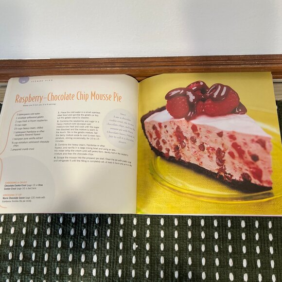 Martha Stewart Pie Plate and Icebox Pies by Lauren Chattman Book - Picture 7 of 8